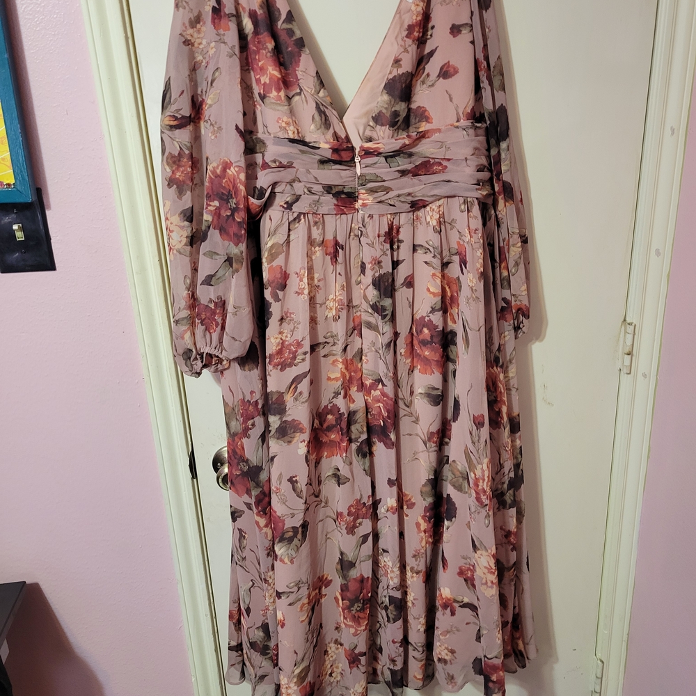 Azazie Blush Pink Floral V-Neck Midi Dress - Picture 4 of 6